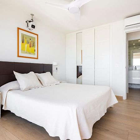 Beachfront -- New Luxury Apartment -- 1ª Linea Playa -- Fuengirola City Center -- Private Parking -- Panoramic Sea Views -- المظهر الخارجي الصورة