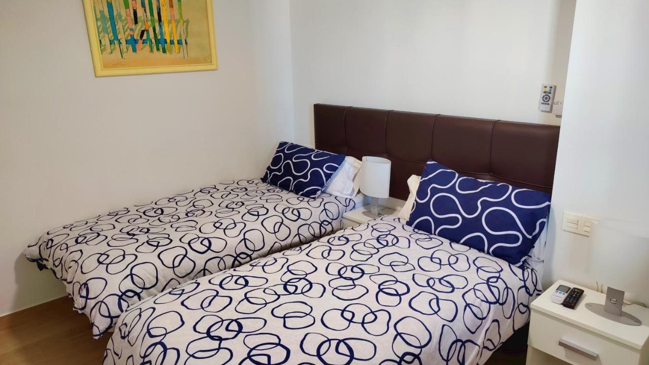 Beachfront -- New Luxury Apartment -- 1ª Linea Playa -- Fuengirola City Center -- Private Parking -- Panoramic Sea Views -- المظهر الخارجي الصورة