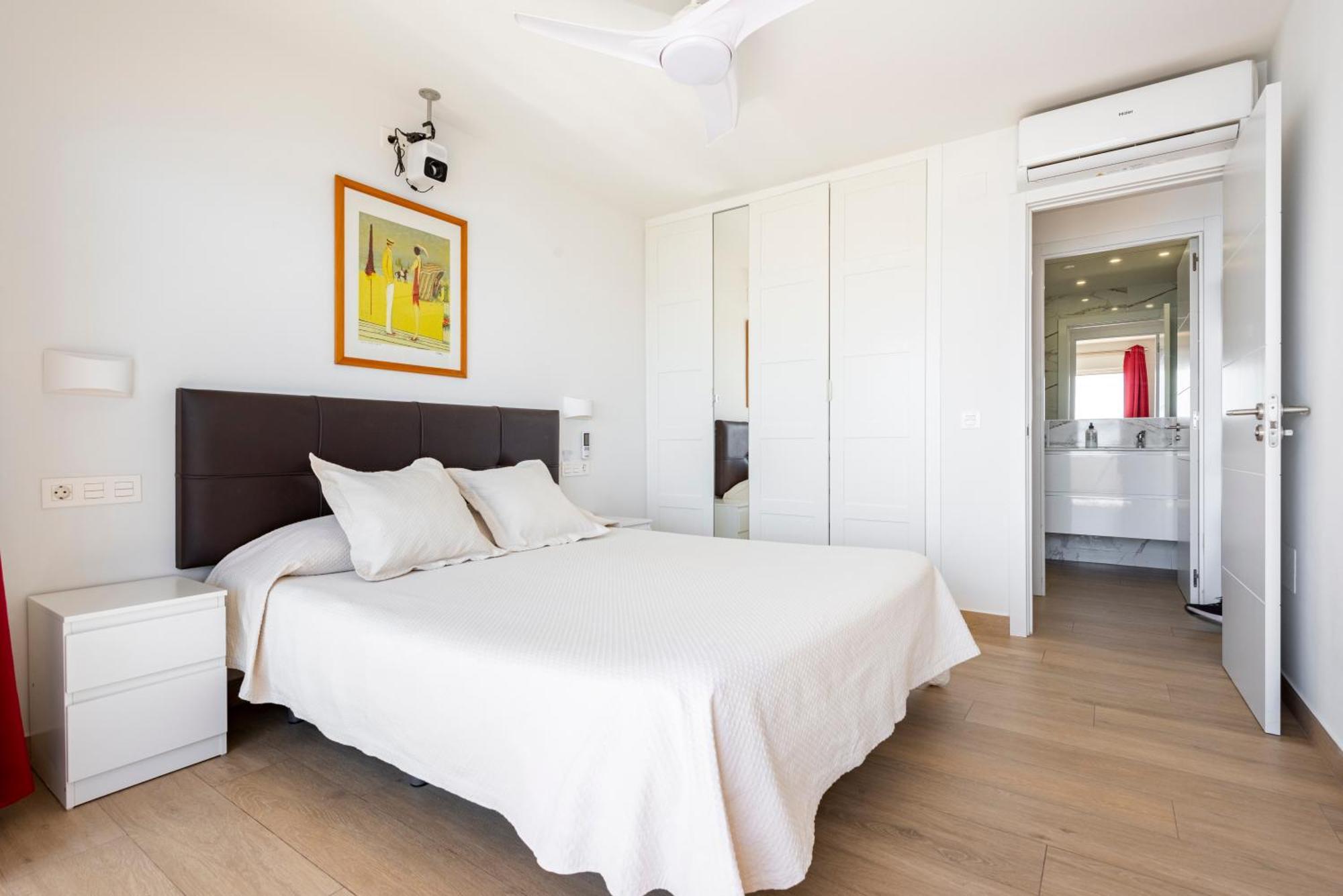 Beachfront -- New Luxury Apartment -- 1ª Linea Playa -- Fuengirola City Center -- Private Parking -- Panoramic Sea Views -- المظهر الخارجي الصورة