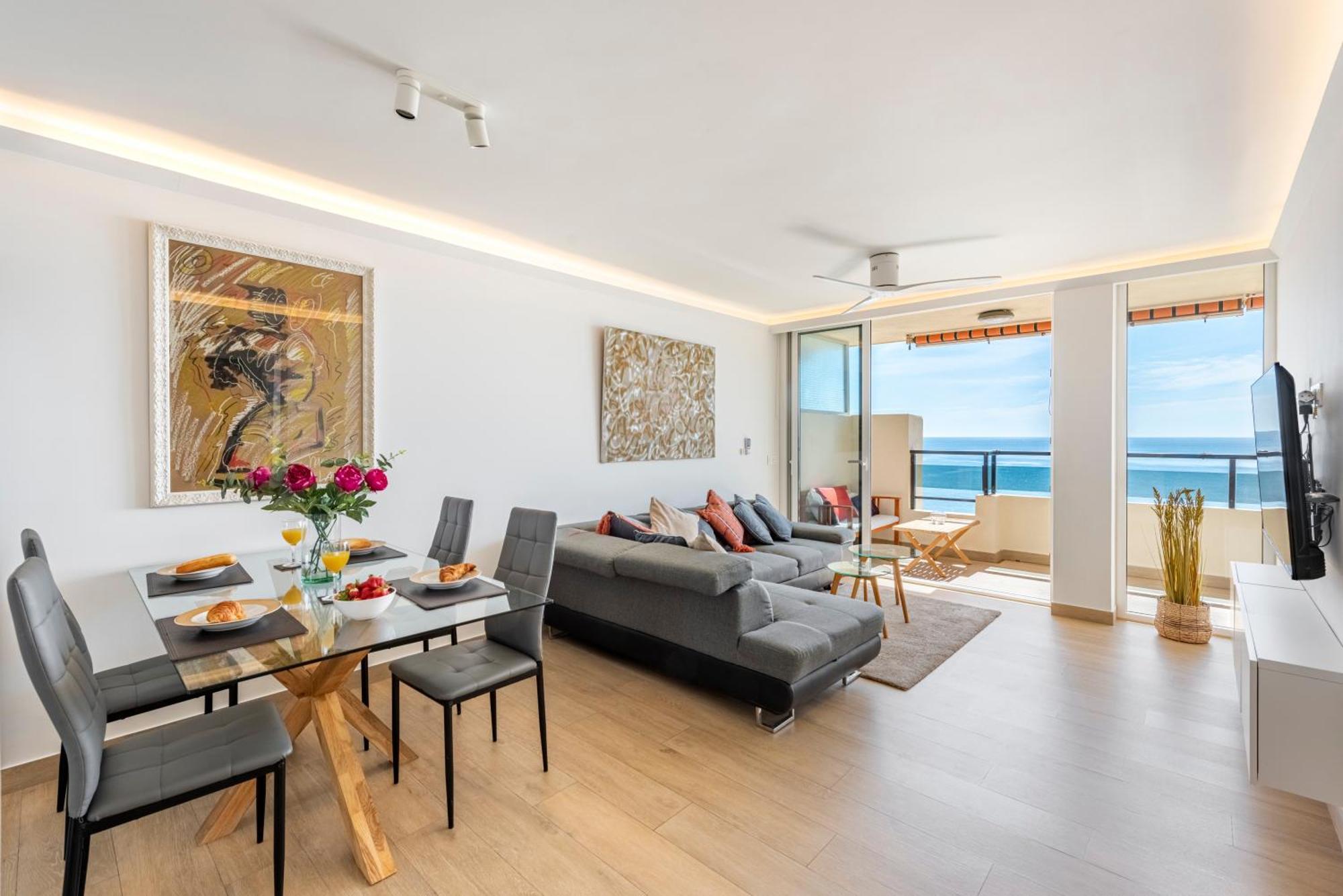 Beachfront -- New Luxury Apartment -- 1ª Linea Playa -- Fuengirola City Center -- Private Parking -- Panoramic Sea Views -- المظهر الخارجي الصورة