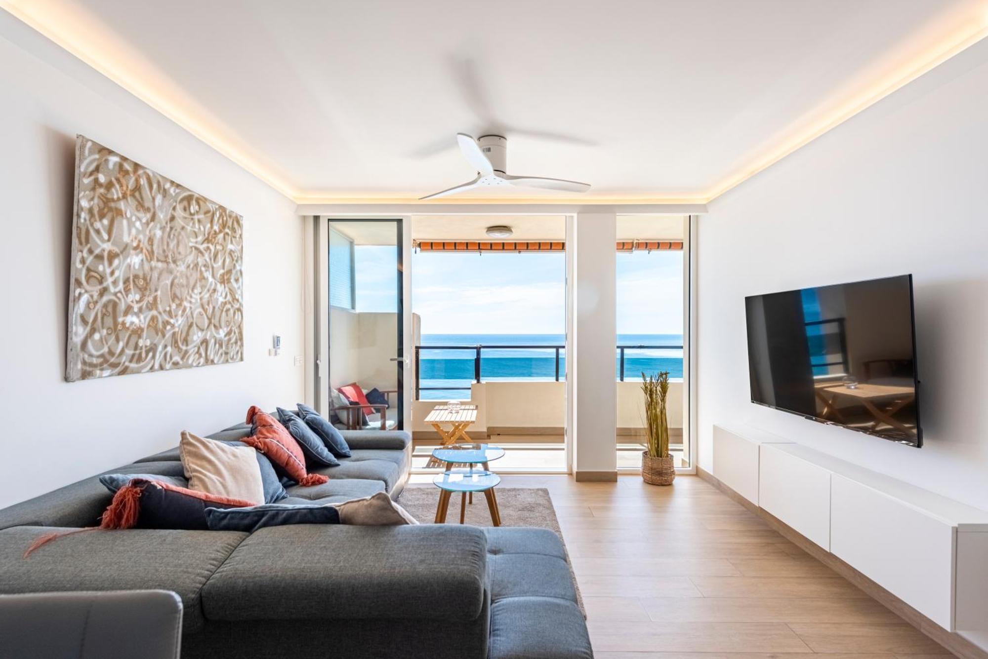 Beachfront -- New Luxury Apartment -- 1ª Linea Playa -- Fuengirola City Center -- Private Parking -- Panoramic Sea Views -- المظهر الخارجي الصورة