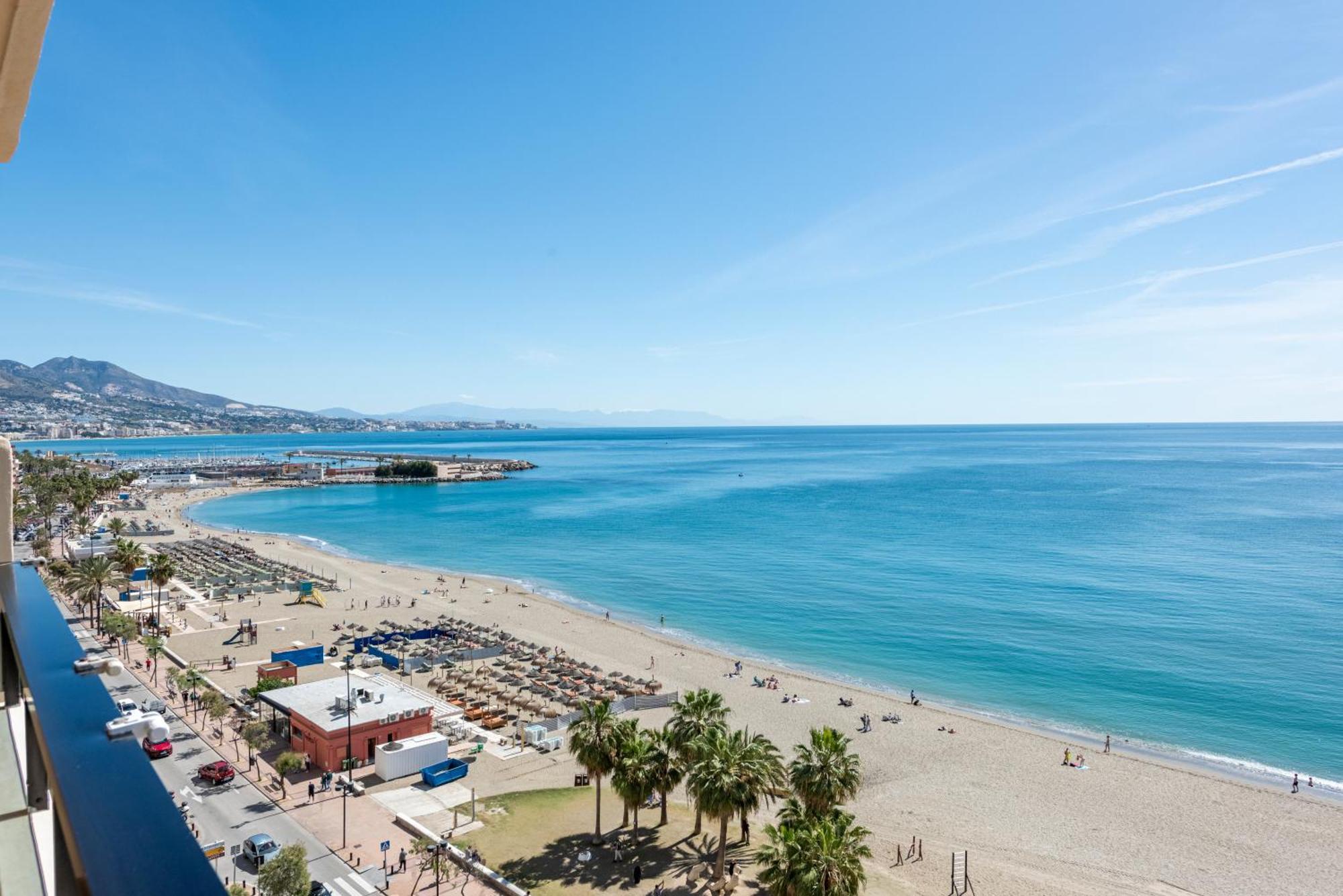 Beachfront -- New Luxury Apartment -- 1ª Linea Playa -- Fuengirola City Center -- Private Parking -- Panoramic Sea Views -- المظهر الخارجي الصورة