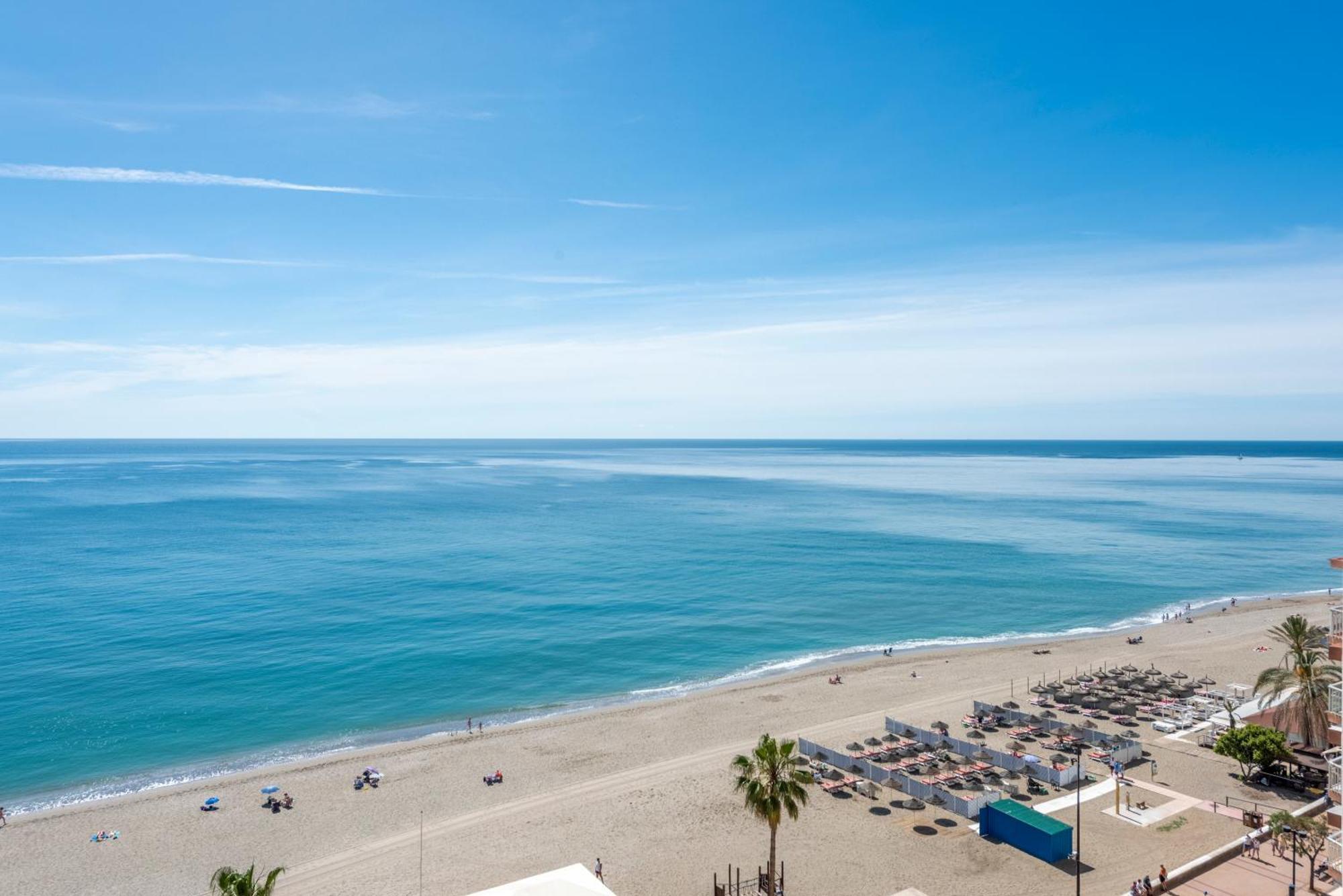 Beachfront -- New Luxury Apartment -- 1ª Linea Playa -- Fuengirola City Center -- Private Parking -- Panoramic Sea Views -- المظهر الخارجي الصورة